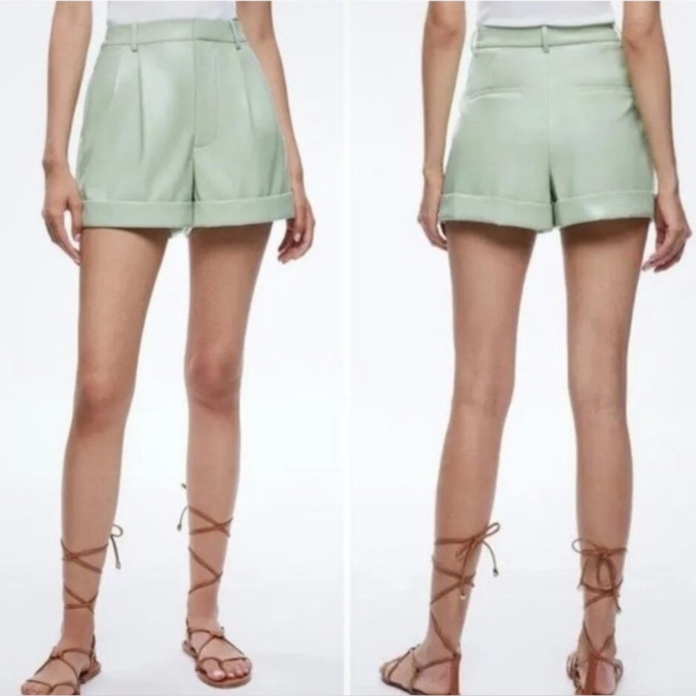 Alice + Olivia Conry Vegan Leather Pleated Cuff Short Sz 10